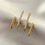 Crystal Claw Stud Earrings - Elegant Sparkle for Everyday Wear