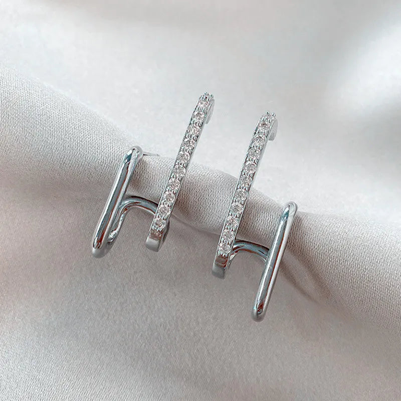 Crystal Claw Stud Earrings - Elegant Sparkle for Everyday Wear