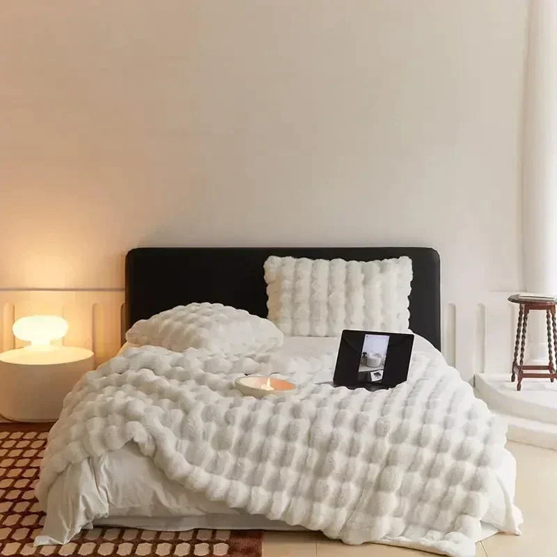 VeluLuxe Faux Fur Fluffy Blanket - Portable Cuddle Blanket