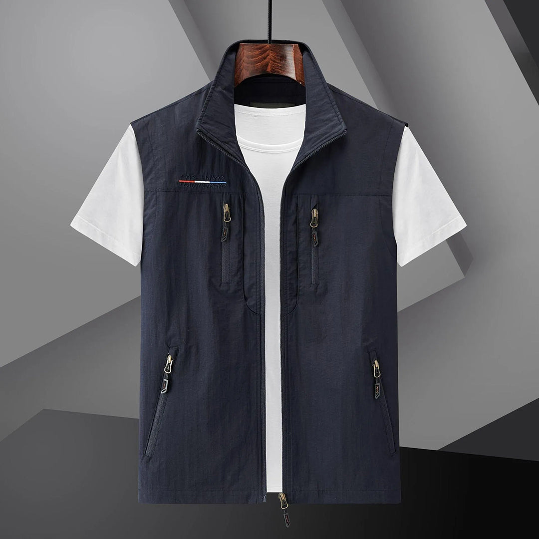 Men's Multi-Pocket Outdoor Vest - Lightweight & Water-Repellent