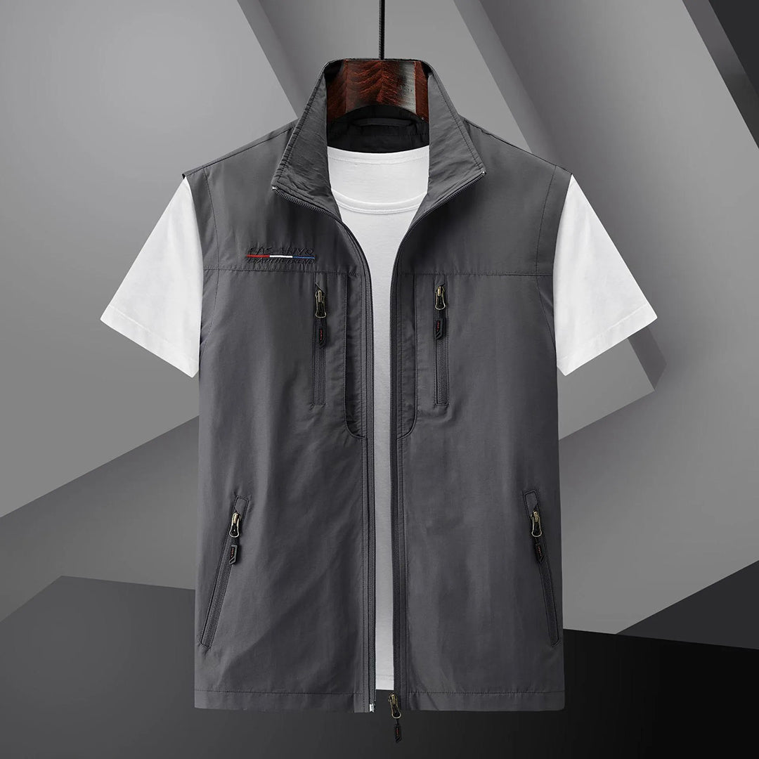 Men's Multi-Pocket Outdoor Vest - Lightweight & Water-Repellent